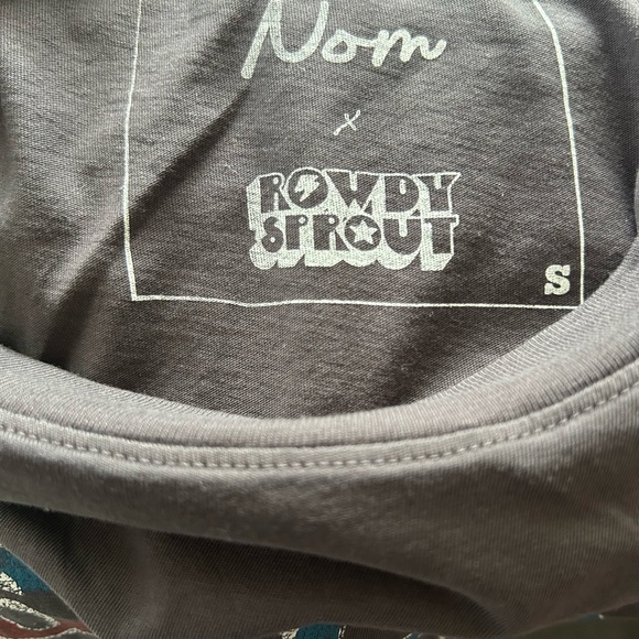 NWT✨ Maternity Waylon Jennings Graphic Tee - Picture 6 of 6